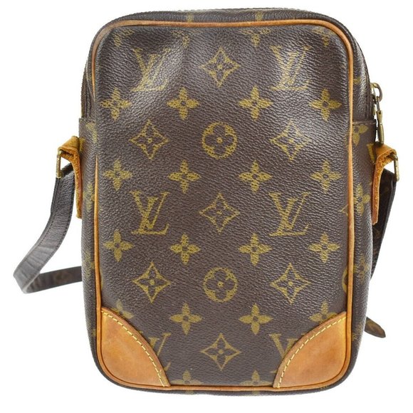 LOUIS VUITTON Danube Shoulder Bag - Picture 4 of 16